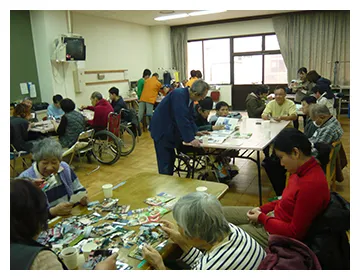 寮でカラオケの写真