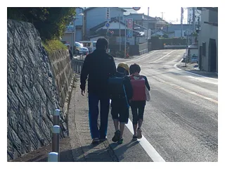 登校の様子の写真