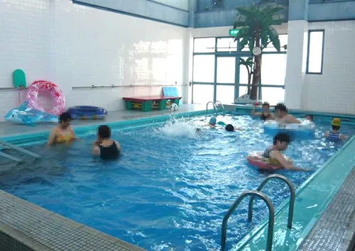 室内温水プールの写真