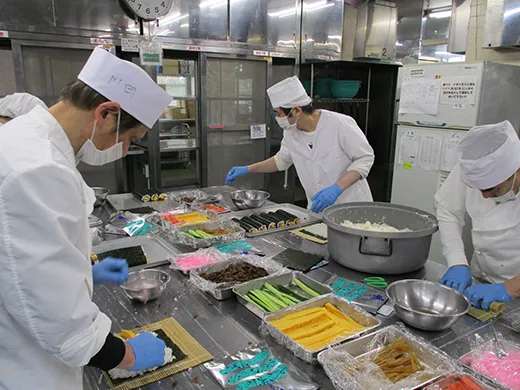 行事食調理の様子の写真
