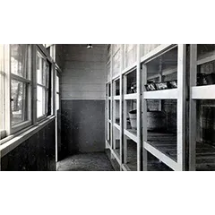 昭和30年頃の調理室内部(食缶置場)