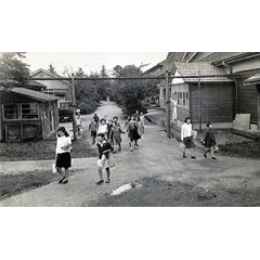 新学期の登校風景(昭和20年代後半)