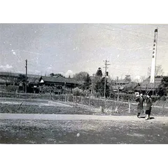 昭和30年頃の裏門から見た学園