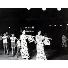 夏祭りの盆踊り