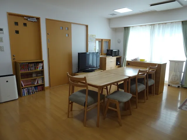 ショートステイ寮の食卓